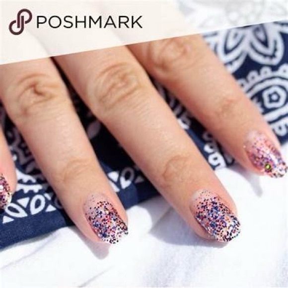 Color Street Red White & Beautiful - Picture 1 of 3